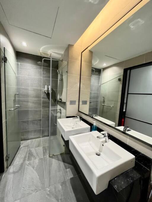 #221 M101 Dang Wangi Klcc View Pool By Livin Hotel Kuala Lumpur Bagian luar foto